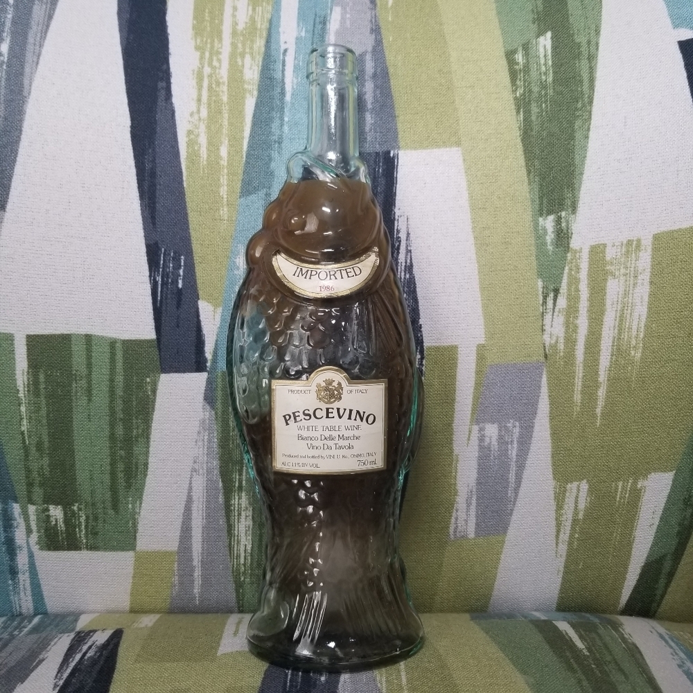 PESCEVINO Fish Shape 1986 Italian White Table Wine bottle Italy With Labels